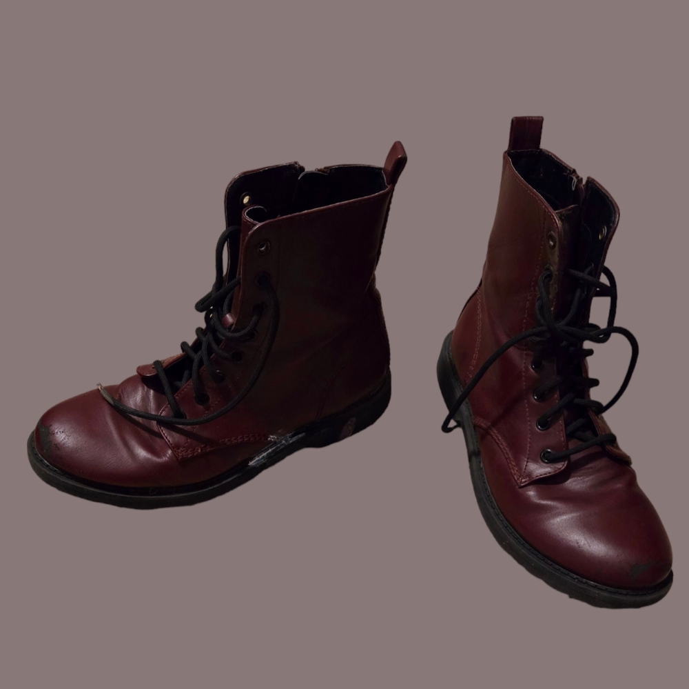 Boots - Picture 2 of 3